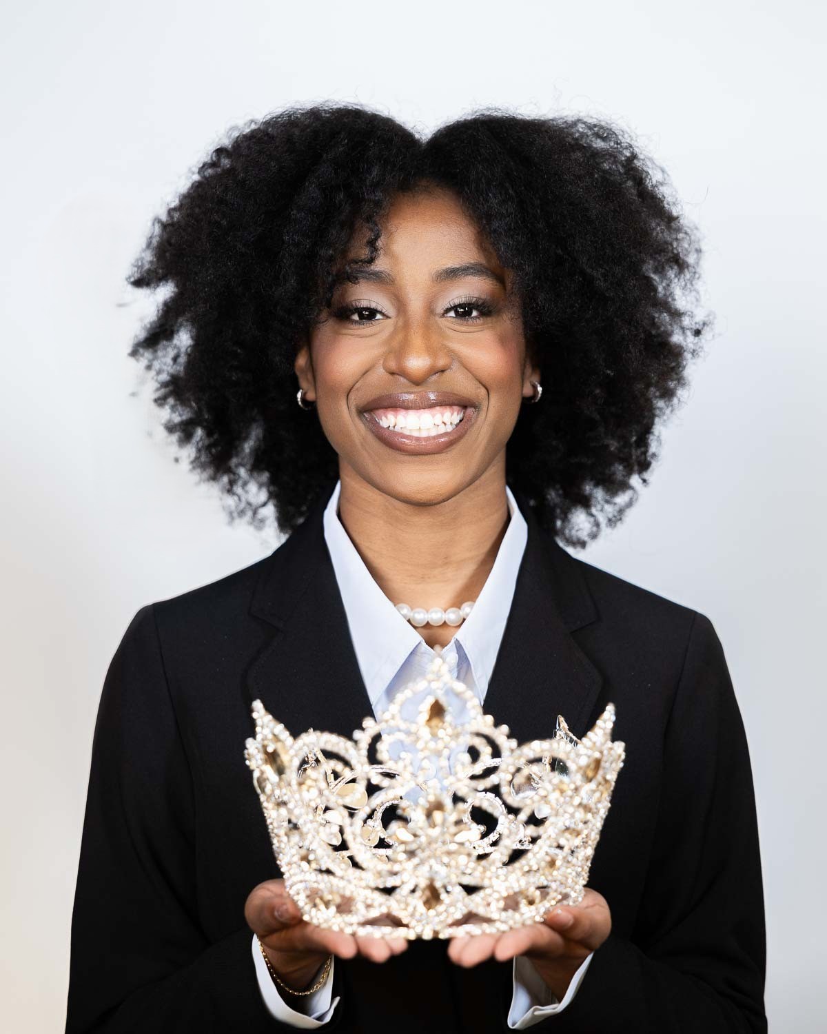 Taylor Mills - Miss Spelman