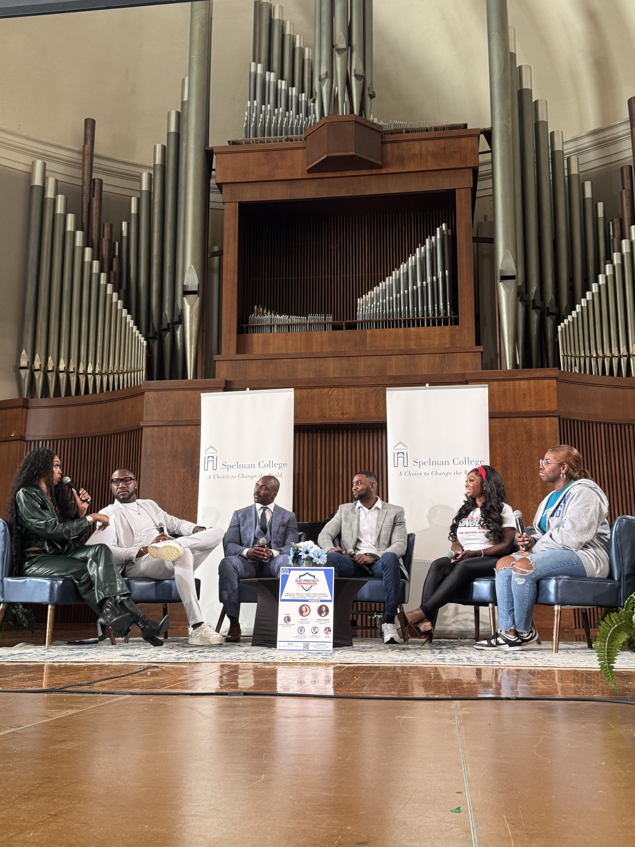 Expanded photo of panelists on stage