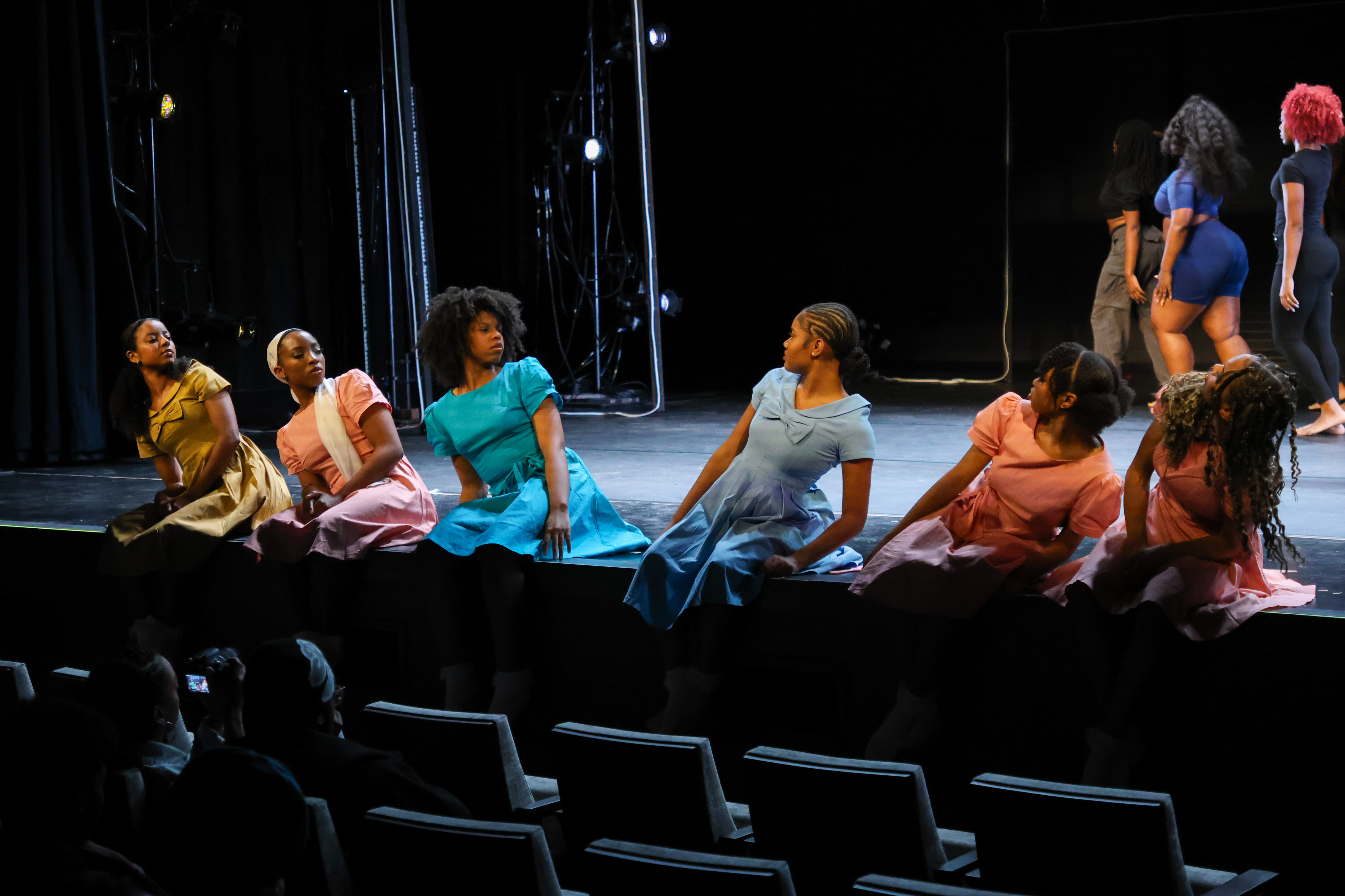 Spelmna dance theater performance 