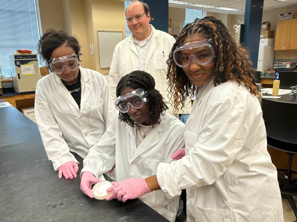 Spelman Biology Students in Lab