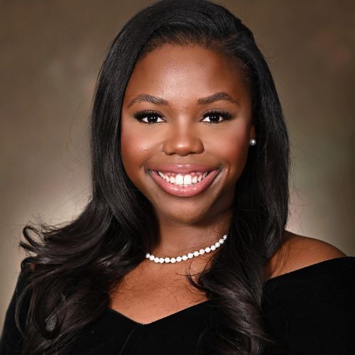Graduate Lauren Forney headshot